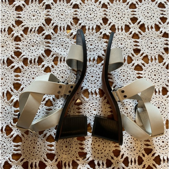 Banana Republic white heeled sandals size 8 - Picture 4 of 9